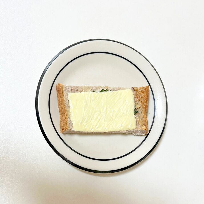 大葉のチーズトースト